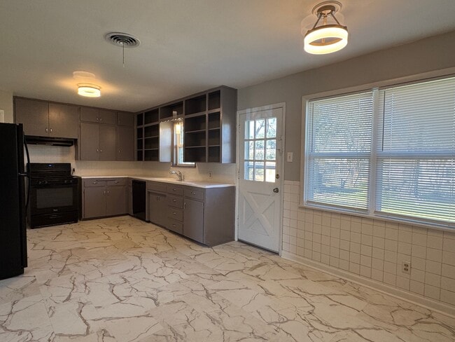 Building Photo - 110 W Virginia Ave