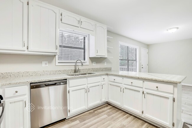 Building Photo - 6860 Creekwood Dr