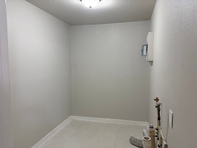 Foto del edificio - 3150 Roberts Ave