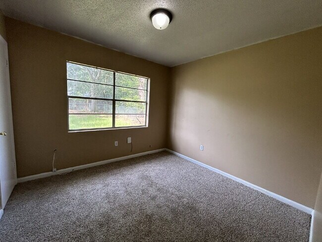 Foto del edificio - Duplex For Rent
