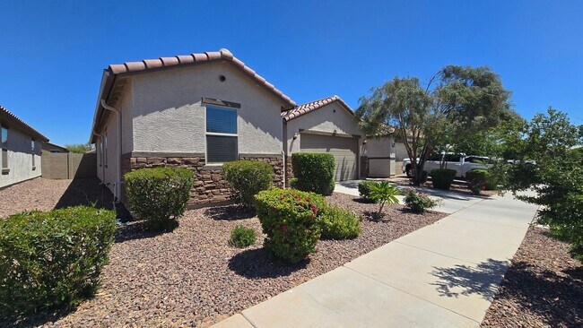 Building Photo - Beautiful and Spacious Cortana at Desert Oasis Home!! Community Pool!