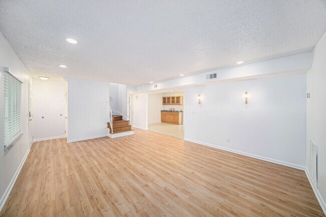 Foto del edificio - 4711 Travertine Dr