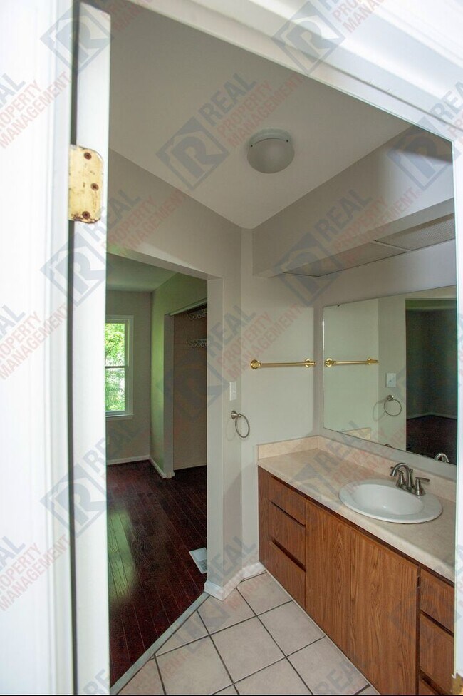 Building Photo - $1790 for Beautiful Durham Townhouse for Rent