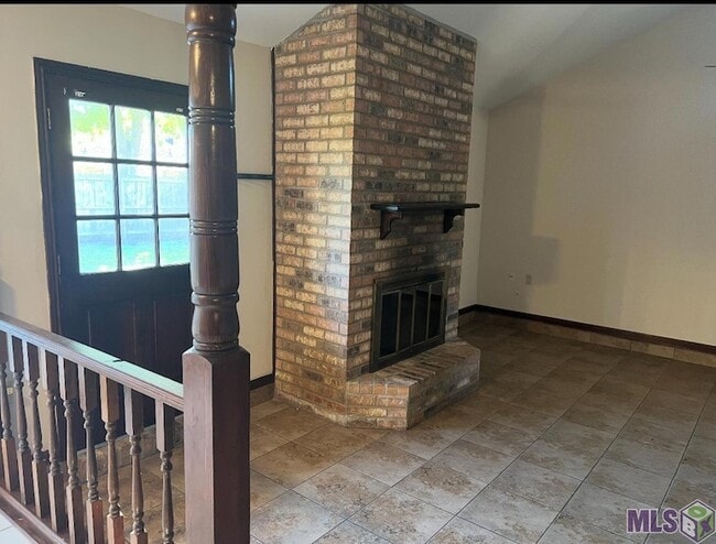 Building Photo - 211 Chantilly Dr