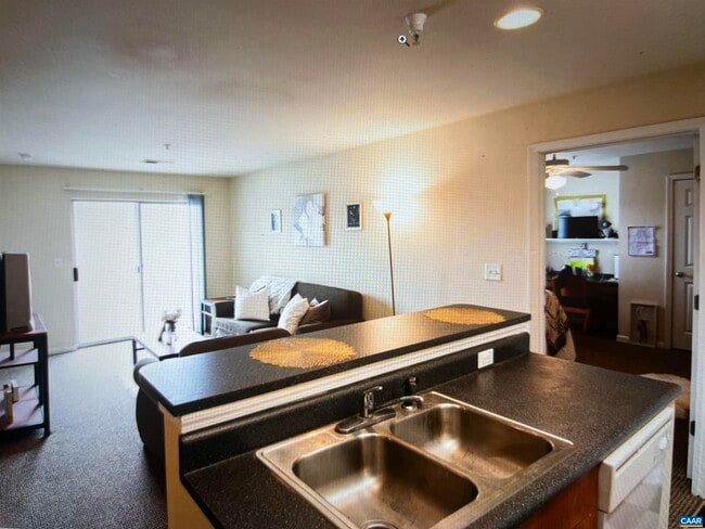 Building Photo - 135 Yellowstone Dr