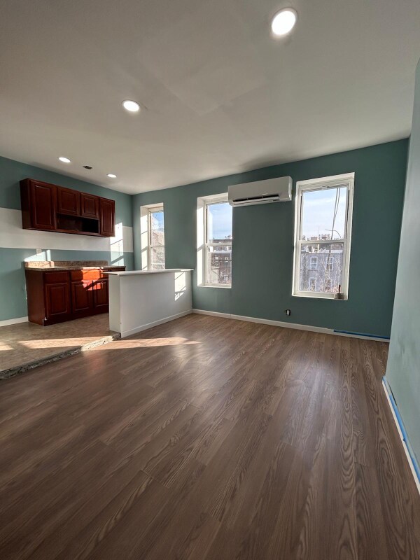 Foto principal - 160 Hull St