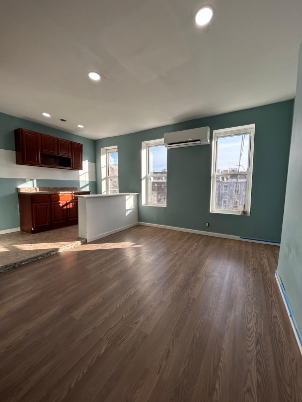 Photo - 160 Hull St (Brooklyn, NY)