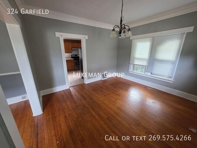 Building Photo - 324 Garfield-