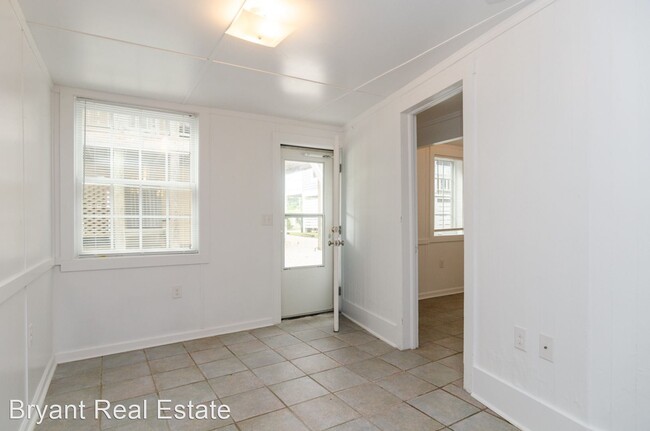 Building Photo - 1 br, 1 bath House - 610 Waynick Boulevard