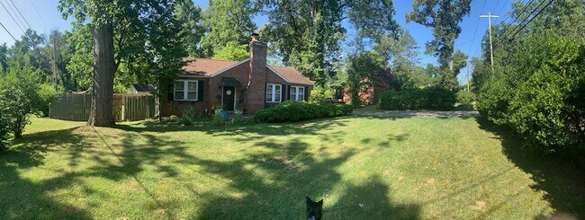 Vecindario establecido: Amplio patio delantero, calle arbolada. - 340 Woodlawn Pike