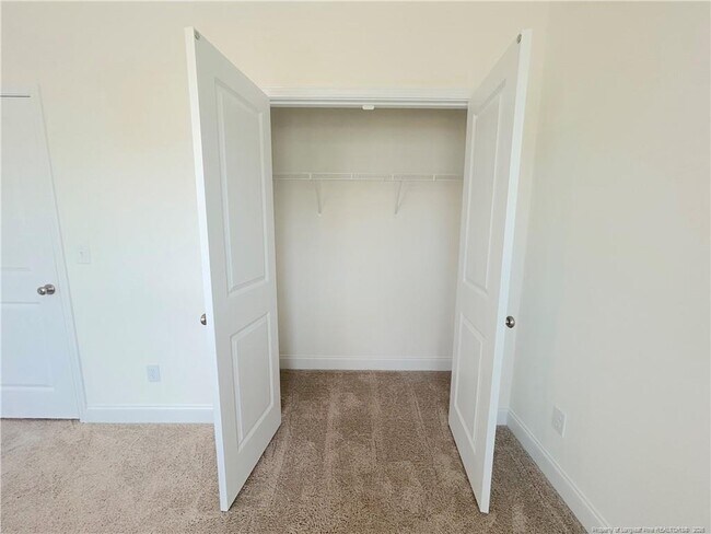 Foto del edificio - 282 Creekhaven Dr