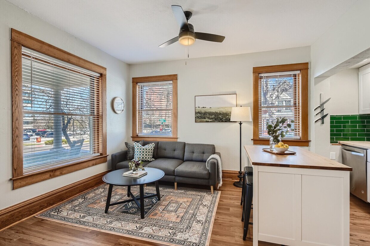 Foto principal - 540 E 1st Ave
