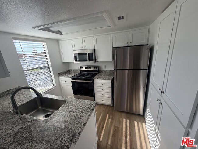 Building Photo - 1930 W College Ave