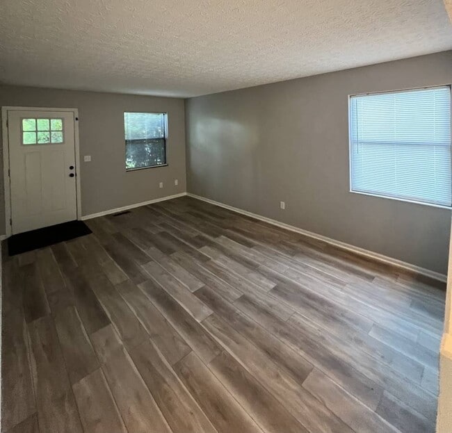 Building Photo - 3909 Heatherglen Dr