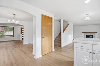 Building Photo - 10516 NE 113th Ave