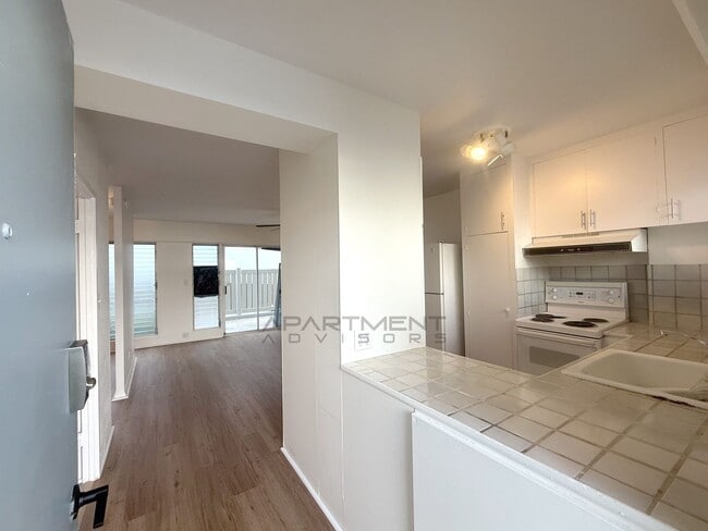 Foto del edificio - PLEASE VIEW FULL AD FOR DETAILS* $995 1ST MONTH! FANTASTIC! 1 BD / 1 BA / 1 PK | UH MANOA | UNIVE...