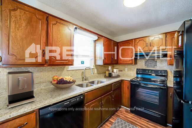 Foto del edificio - 5304 Stablehouse Dr