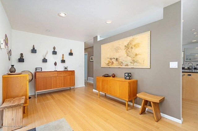 Building Photo - 1548 E Altadena Dr
