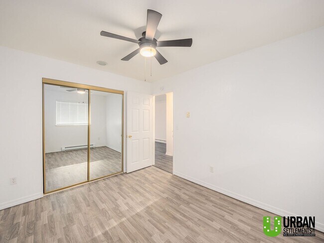 Foto del edificio - Modern 1 bedroom condo with garage for ren...