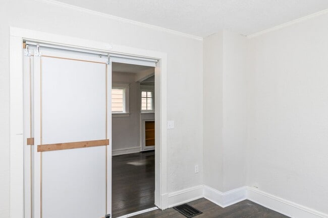 Building Photo - 2024 E 48th Terrace