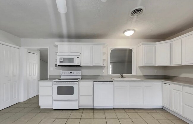 Building Photo - 225 Griffin Park Rd