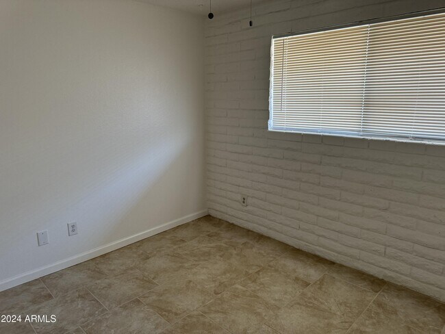 Building Photo - 6709 E Angus Dr