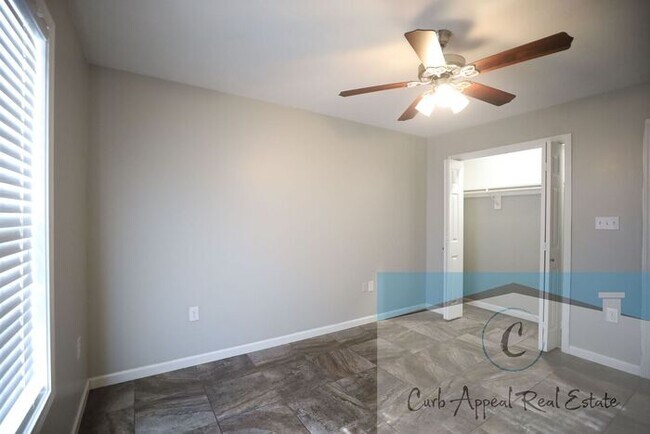 Foto del edificio - Spacious 2 bed /2 full bath apt