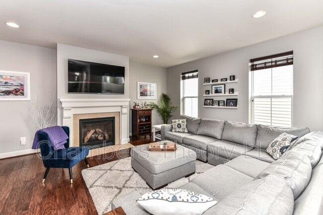 Building Photo - 44573 Yarmouth Dr
