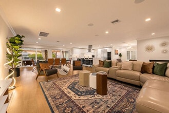 Building Photo - 5841 Bayview Dr