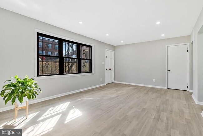 Foto del edificio - 4970-4972-4972 Just St NE