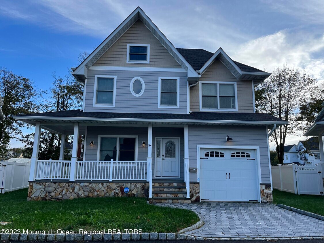 Primary Photo - 144 Chelsea Ave