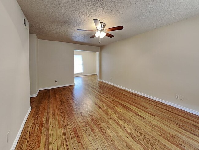 Foto del edificio - 11211 Ulloa Ln