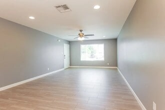Building Photo - 421 E Hermosa Dr