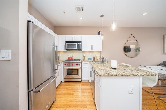 Building Photo - 822 Garden St