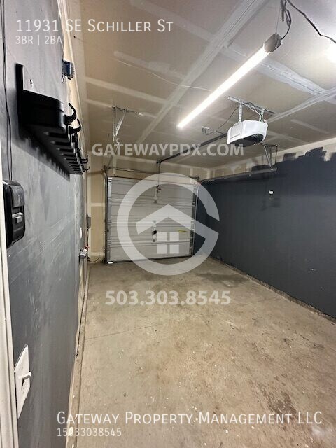 Building Photo - 11931 SE Schiller St