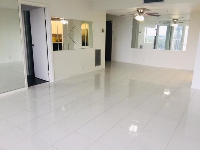 Building Photo - 336  Golfview Road 812