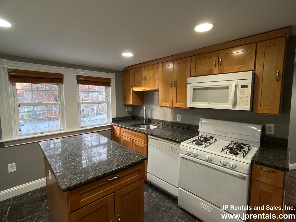 7 Murdock Ave Unit 2, Quincy, MA 02169 Condo for Rent in Quincy, MA