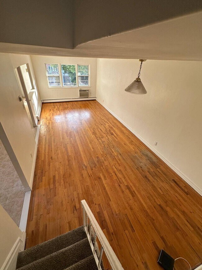 Foto del edificio - 1229 E 69th St
