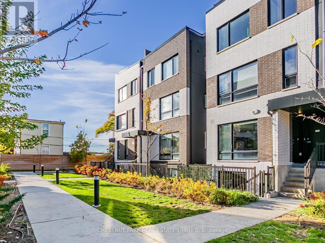 Primary Photo - 30 Ed Clark Gdns