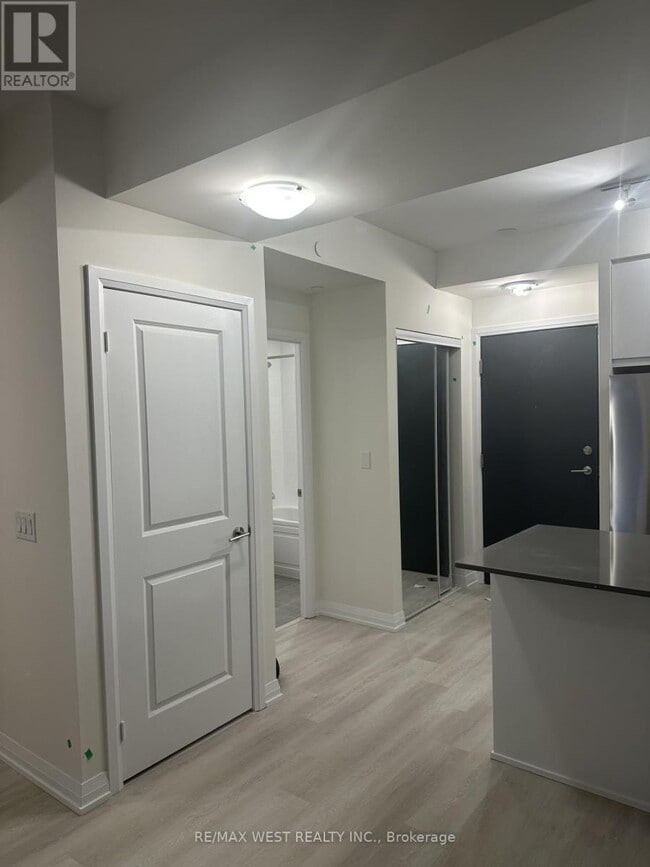 Photo du bâtiment - 3260 Sheppard Ave E