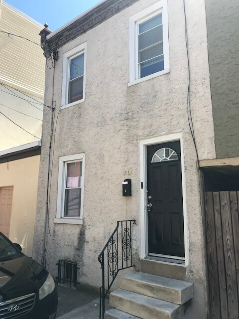 Primary Photo - 3191 Emery St