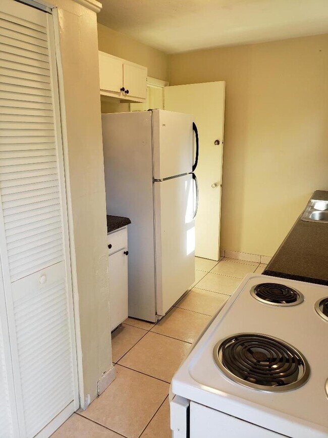 Foto del edificio - 2 Bed 1 Bath | Large Yard | Washer/Dryer H...