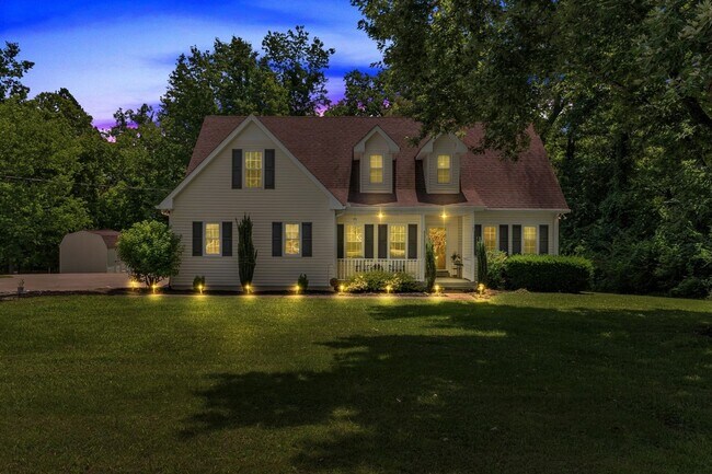 Foto del edificio - One acre lot with first floor suite in bea...
