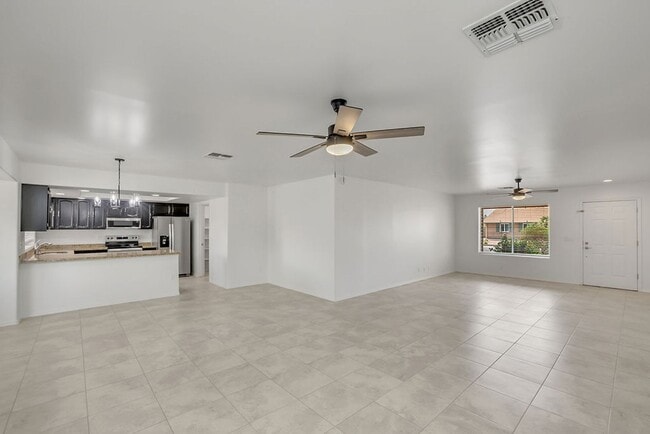 Building Photo - Gorgeous 4-Bedroom Home in Prime 85254 Loc...