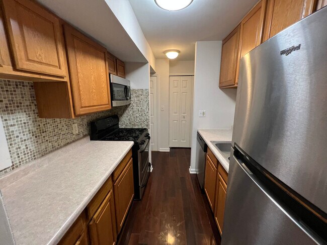 Foto del edificio - 1875 Tall Oaks Dr