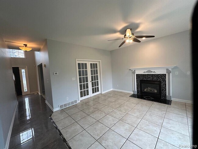 Building Photo - 9145 Meadowland Dr