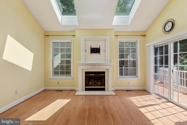 Building Photo - 821 Creekview Dr
