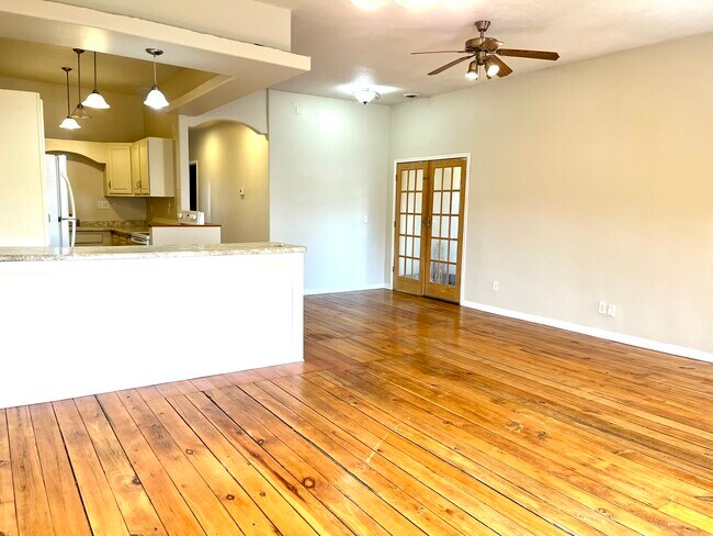 Building Photo - 1221 Caledonia St