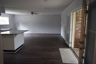 Building Photo - 9902 Tolman St