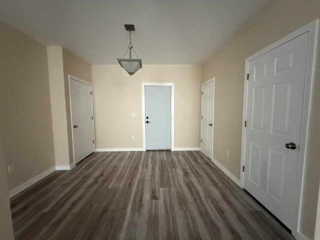 Building Photo - 155 N Main St